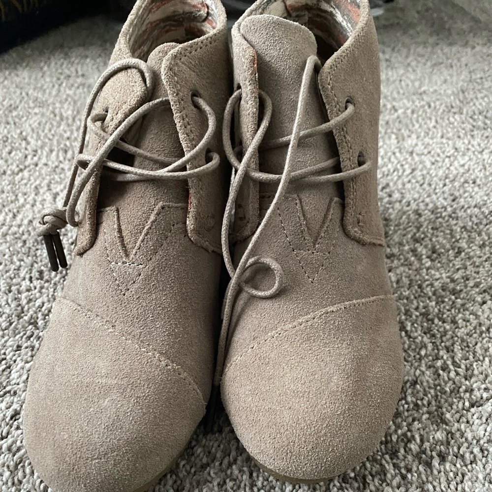 Toms Desert wedge sz 7